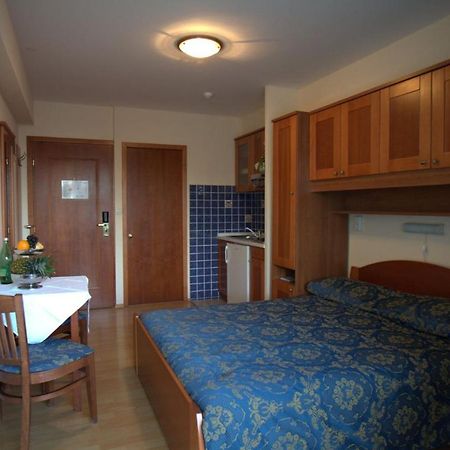 Studio Apartmani Bijeli Delfin Biograd Na Moru Esterno foto