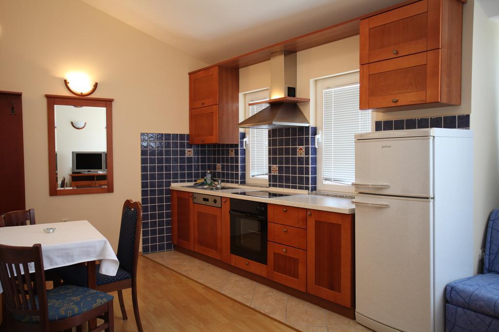 Studio Apartmani Bijeli Delfin Biograd Na Moru Camera foto
