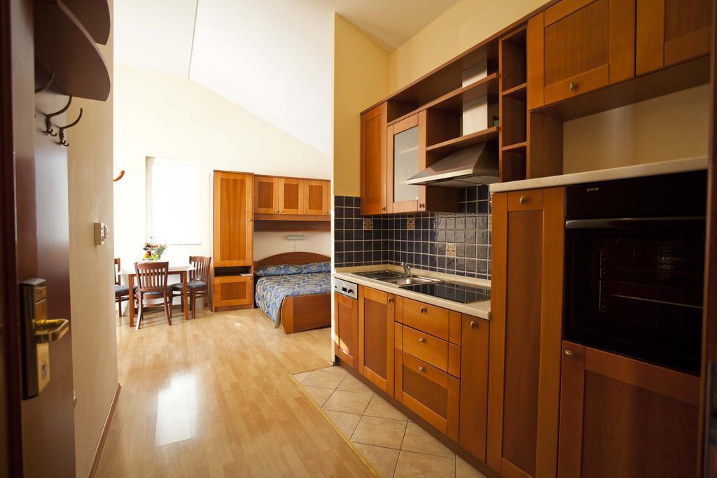 Studio Apartmani Bijeli Delfin Biograd Na Moru Esterno foto