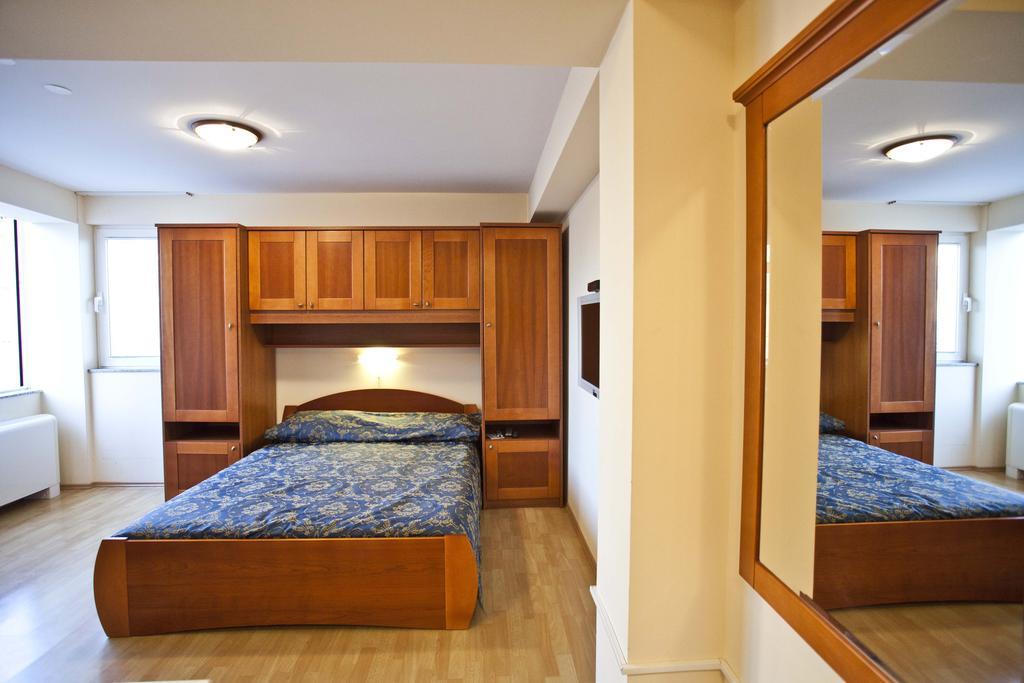 Studio Apartmani Bijeli Delfin Biograd Na Moru Camera foto