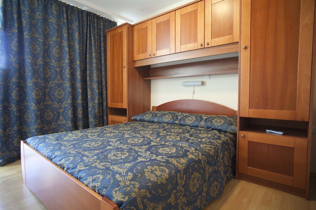 Studio Apartmani Bijeli Delfin Biograd Na Moru Camera foto