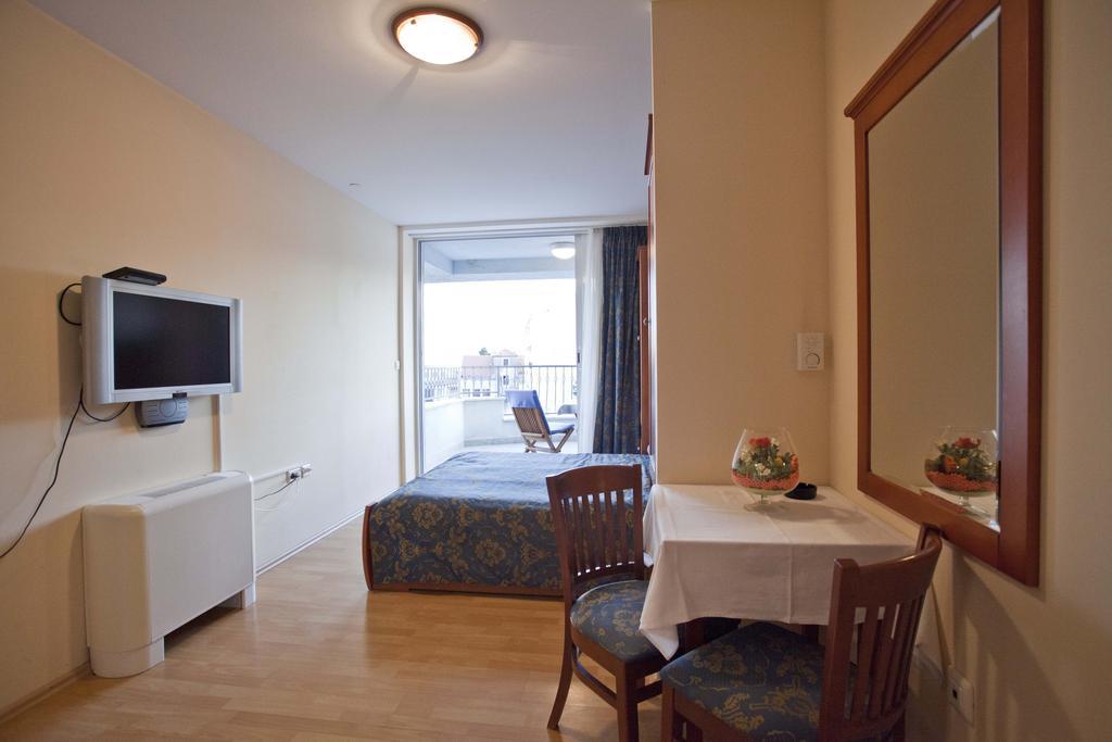 Studio Apartmani Bijeli Delfin Biograd Na Moru Camera foto