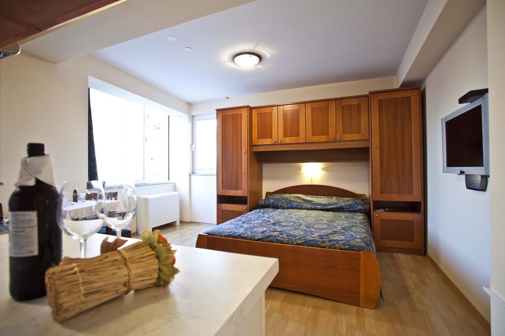 Studio Apartmani Bijeli Delfin Biograd Na Moru Camera foto