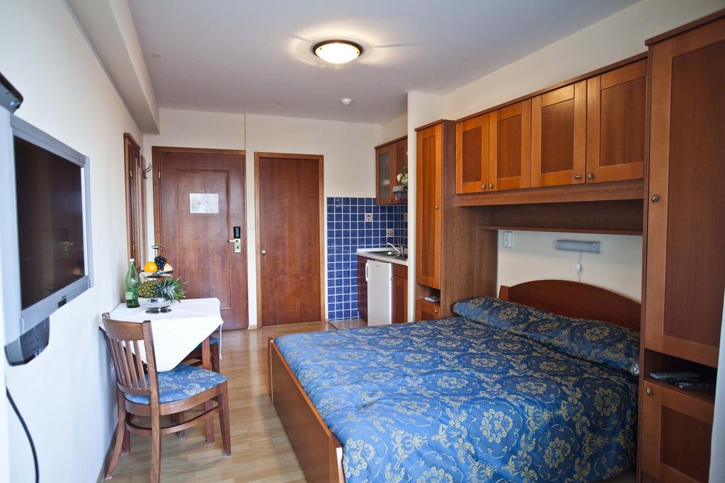Studio Apartmani Bijeli Delfin Biograd Na Moru Camera foto