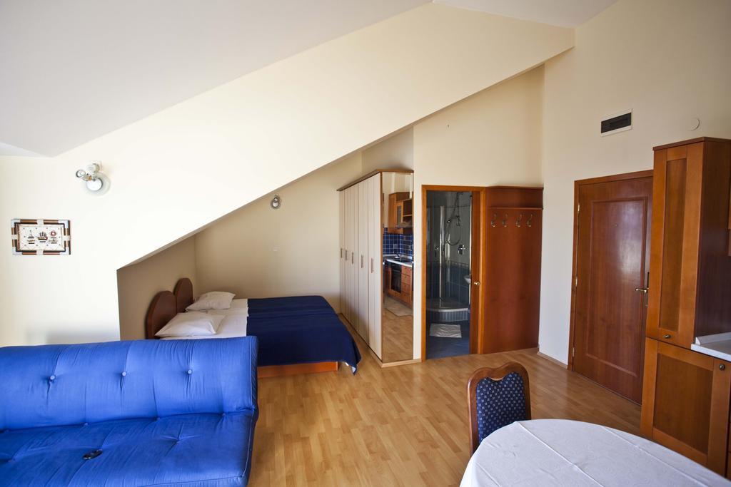 Studio Apartmani Bijeli Delfin Biograd Na Moru Camera foto
