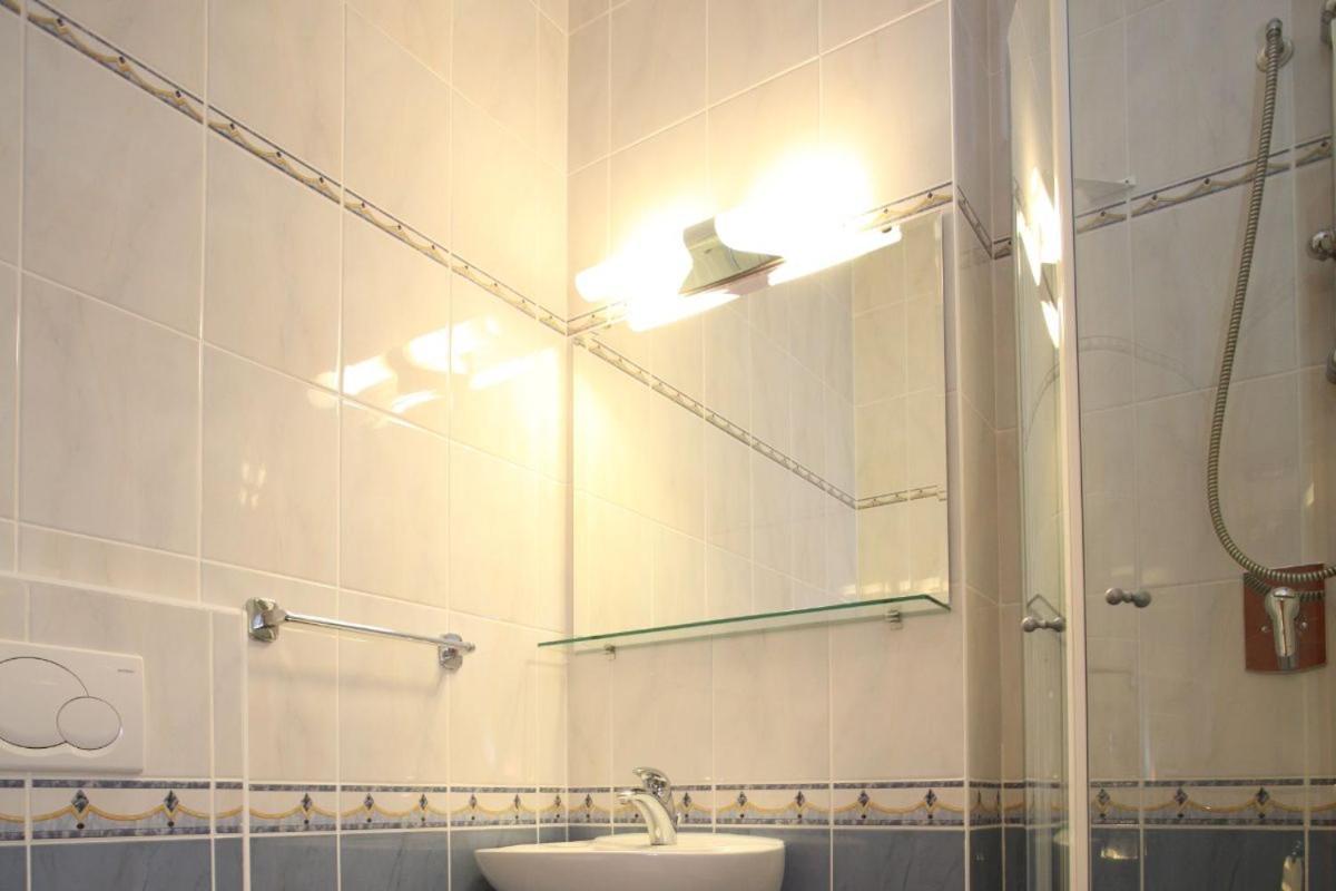 Studio Apartmani Bijeli Delfin Biograd Na Moru Esterno foto